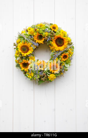 common sunflower (Helianthus annuus), flower garland with sunflowers and lavender Stock Photo