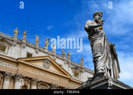 Statue of St Peter in front of St Peter's Basilica, Italy, Vatican City Stock Photo