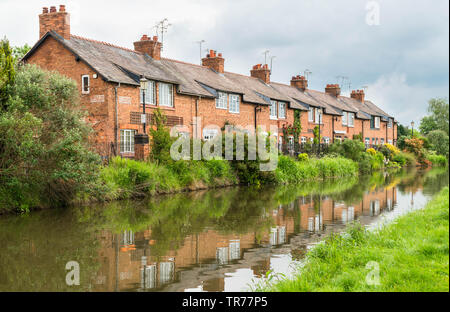 Tollemache Terrace a row of cottages alongside the Shropshire Union Canal Chester England UK. May 2019 Stock Photo