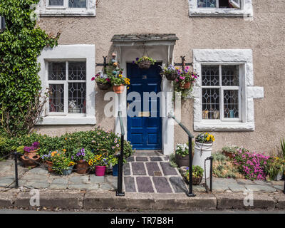Welcome to my home with summer colours to our lovely charming old cottage Stock Photo
