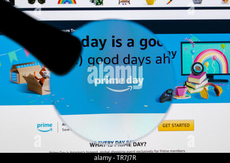 Sankt Petersburg Russia September 26 18 Amazon Prime Day Page On Official Amazon Site Amazon Shopping Application On Apple Imac Monitor Screen Stock Photo Alamy Sankt Petersburg Russia September 26 18 Amazon Prime Day Page On Official Amazon Site Amazon Shopping Application On Apple Imac Monitor Screen Stock Photo Alamy