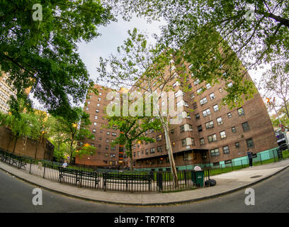 The massive NYCHA Elliot Houses complex of apartments in Chelsea in New York is seen on Tuesday, May 21, 2019. (© Richard B. Levine) Stock Photo