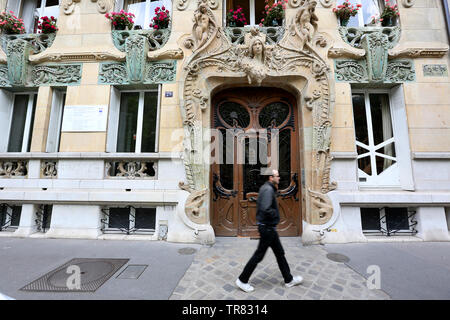 The Art Nouveau doorway at 29 Avenue Rapp, one of the most beautiful in Paris, France Stock Photo
