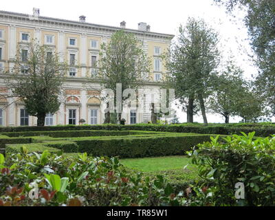 A view of the exterior of the building and the symmetrical box hedging in the grounds; Villa Farnese, Caprarola Stock Photo