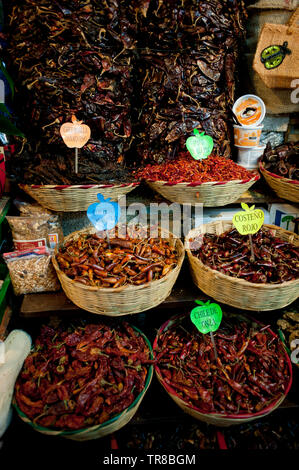 Chiles at the 20 de Noviembre food market in Oaxaca City, Oaxaca, Mexico Stock Photo