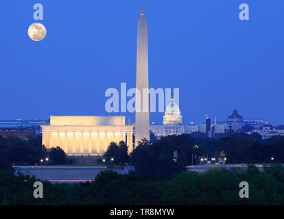 Washington DC skyline at dusk, USA