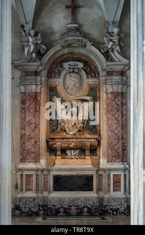 Rome. Italy. Tomb of Cardinal Cinzio Aldobrandini (1551-1610) by Carlo Bizzaccheri (1656-1721), Basilica di San Pietro in Vincoli. Stock Photo