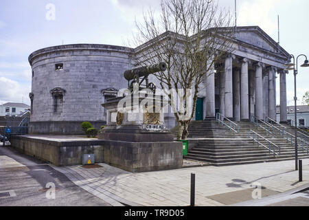 The Courthouse with Crimea memorial outside in Tralee, County Kerry, Ireland Stock Photo