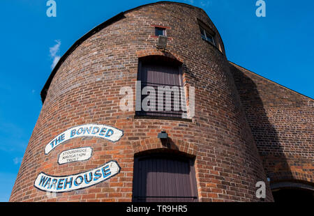 The Bonded Warehouse by the Stourbridge Canal, Stourbridge, West Midlands, England, Europe. Stock Photo