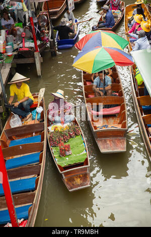 Damnoen Saduak Floating Market, Damnoen Saduak District, Ratchaburi Province, near Bangkok, Thailand, Asia Stock Photo