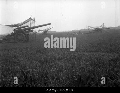 Wehrmacht Heer Schwere Feldhaubitze sFH 18 15 cm / 150 mm  (Krupp/Rheinmetall) - German Army Heavy Howitzer 15cm / 150mm Stock Photo