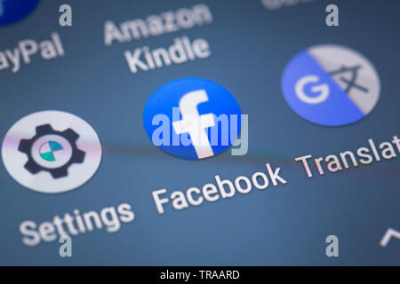 Facebook logo icon on mobile phone screen Stock Photo