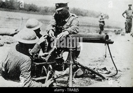 In this photo, dating to before 1922, relates to World War I. The caption reads: Yankees receiving instruction by an English sergeant in the use of a machine gun. Stock Photo