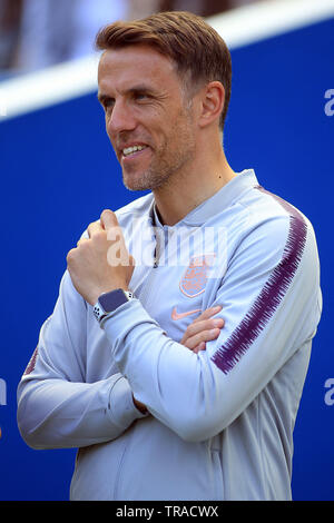 Brighton, UK. 01st June, 2019. England Women Head Coach Phil Neville looks on from the dugout. England Women v New Zealand Women, 'The road to France' series international friendly match at the Amex Stadium in Brighton on Saturday 1st June 2019. this image may only be used for Editorial purposes. Editorial use only, license required for commercial use. No use in betting, games or a single club/league/player publications. pic by Steffan Bowen/Andrew Orchard sports photography/Alamy Live news Credit: Andrew Orchard sports photography/Alamy Live News Credit: Andrew Orchard sports photography/Alam Stock Photo