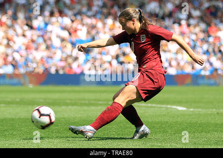 Brighton, UK. 01st June, 2019. Karen Carney of England Women in action. England Women v New Zealand Women, 'The road to France' series international friendly match at the Amex Stadium in Brighton on Saturday 1st June 2019. this image may only be used for Editorial purposes. Editorial use only, license required for commercial use. No use in betting, games or a single club/league/player publications. pic by Steffan Bowen/Andrew Orchard sports photography/Alamy Live news Credit: Andrew Orchard sports photography/Alamy Live News Credit: Andrew Orchard sports photography/Alamy Live News Stock Photo