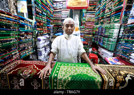 Dhaka, Bangladesh - June 01, 2019: Shopkeepers display their products at the Baitul Mukarram National Mosque market ahead of the Eid-ul-Fitr, Dhaka, B Stock Photo