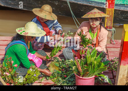 Flower sellers at the temple entrance, Inle Lake Myanmar Stock Photo