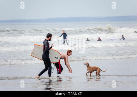 Gower, Swansea, Wales, UK. 1st June 2019. Weather:  Beachgoers enjoyed a warm day with some cloud and spells of hazy sunshine at Llangennith beach on the Gower peninsula, near Swansea, South Wales. Cloud is forecast to build overnight with rain for tomorrow. Credit: Gareth Llewelyn/Alamy Stock Photo