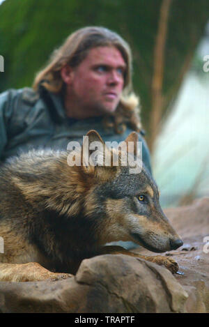 08.12.2004 - Shaun Ellis Wolfpack Management at Coombe Martin Wildlife Park in North Devon, England. Stock Photo