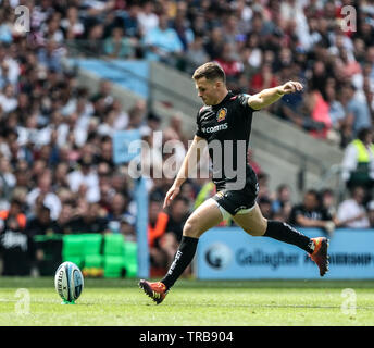 01.06.2019 Twickenham, England.   Joe Simmonds converts Nic Whites try in the 3rd minute of the Premiership Final 2019 game between Exeter Rugby and Saracens rfc.   © Phil Hutchinson/Alamy Stock Photo