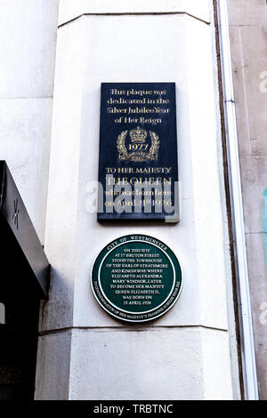 Green Diamond Jubilee plaque and Silver Jubilee plaque on the facade of Queen Elizabeth's II birthplace, London, UK Stock Photo