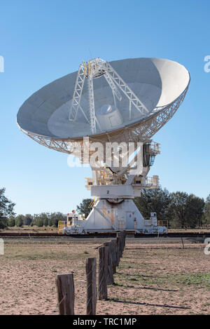 One of the six rail track mounted telescopes at the Australian Telescope Compact Array, Paul Wild Observatory near Narrabri in NSW, Australia Stock Photo