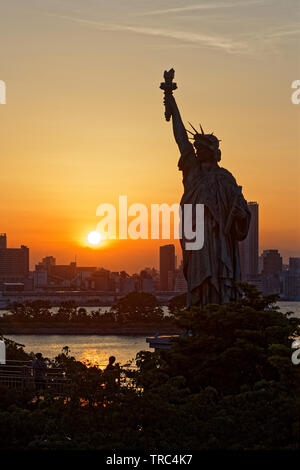 TOKYO, JAPAN, May 17, 2019 : Sunset on Liberty statue in Odaiba. The Greater Tokyo Area is ranked as the most populous metropolitan area in the world. Stock Photo