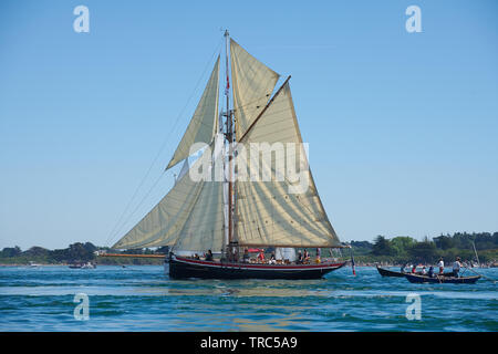 La grande Parade de la semaine du Golfe 2019, dans le Golfe du Morbihan. - The Grand Parade of the week of the Gulf 2019, in the Gulf of Morbihan. Stock Photo