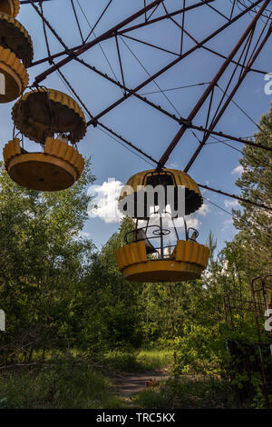 Ferris wheel in the abandoned  city of Pripyat near the former Chernobyl nuclear power plant, Chernobyl Exclusion Zone, Ukraine Stock Photo