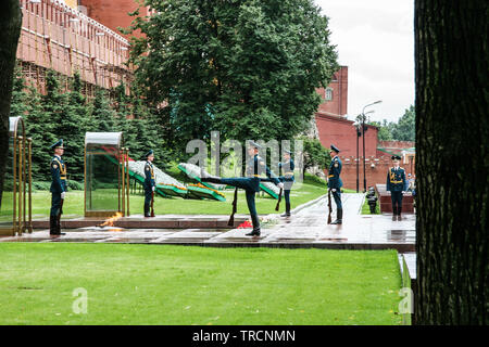 Chaning of the guard at the Tomb Of The Unknown Soldier at the Kremlin Wall in the Alexander Guarden, Moscow Russian Federation Stock Photo