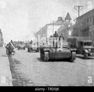 Wehrmacht Heer Sturmgeschütz III StuG III Ausf. G und Sd.Kfz 251/1 - German Army Assault Tank III Type G and Halftrack Sd.Kfz 251/1 Stock Photo