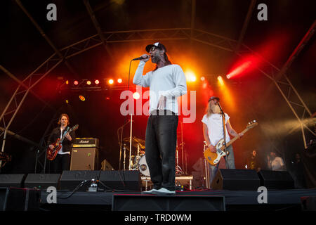 Reef perform on stage at the Run Fest Run festival at Bowood House in Wiltshire. Stock Photo