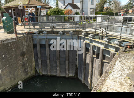 MARLOW, ENGLAND - MARCH 2019: Boat lock on the River Thames in Marlow with lock gates closed. Stock Photo