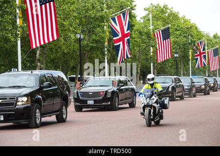 London, UK. 3rd June, 2019. US President Donald Trump travels in his motorcade as he returns to Buckingham Palace. On the first day of the US president and First Lady's three-day State Visit to the UK. -Michael Tubi / Alamy Live News Stock Photo