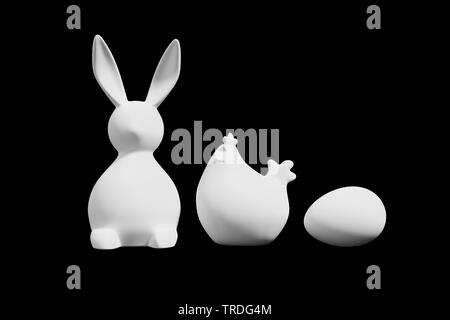 Ester card - contours of an Easter Bunny, chicken and Easter egg in white against black background Stock Photo