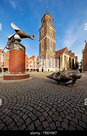 boar sculpture in front of the St Lambert church, Germany, North Rhine-Westphalia, Muensterland, Coesfeld Stock Photo