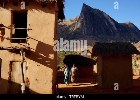 two woman at the village Bethsileo, Madagascar, Tsaranoro Stock Photo