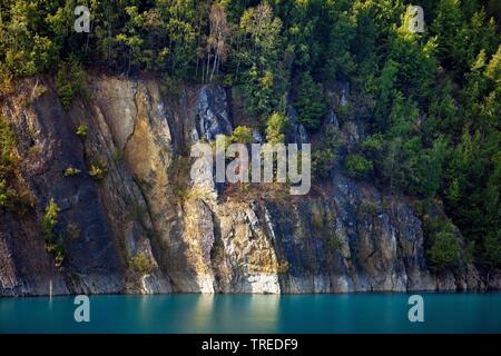 Prangenhaus limestone quarry, rock wall and lake, Germany, North Rhine-Westphalia, Bergisches Land, Wuelfrath Stock Photo