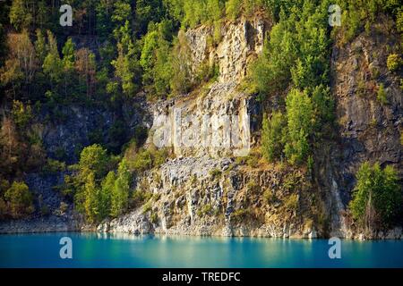 Prangenhaus limestone quarry, rock wall and lake, Germany, North Rhine-Westphalia, Bergisches Land, Wuelfrath Stock Photo