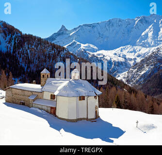 Church of Notre Dame des Vernettes built at the 18 th century near the village of Peisey Vallandry in Tarentaise valley, national park of Vanoise in the background, France, Savoie, Vanoise National Park Stock Photo