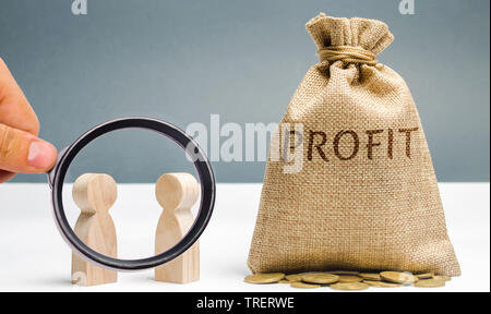 Two businessmen are discussing the company's profit. Search for sources of funding. Business planning. The distribution of costs and resources. Revenu Stock Photo