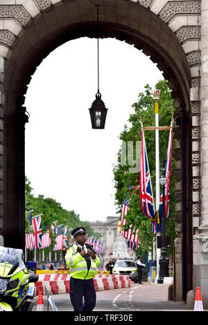 London, England, UK. Metropolitan Police officers on duty around The Mall during Donald Trump's State Visit, 3rd June 2019 Stock Photo
