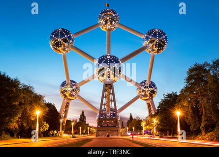 Brussels atomium Brussels at night lit up by LED bulbs Square de l'Atomium Boulevard de Centaire Brussels Belgium Eu Europe Stock Photo