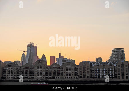 Wapping row of terraced houses apartments on River Thames riverside waterfront & view of the City of London & Shard from Rotherhithe UK  KATHY DEWITT Stock Photo