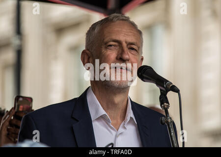 4 June ,2019.. London,UK.  Jeremy Corbyn, leader of the Labour Party addresses the crowd on Whitehall. Tens of Thousands protest in Central London in a National demonstration against US President Donald Trumps State visit to the UK. Protesters rallied in Trafalgar Square before marching down Whitehall to Downing Street, where Trump was meeting UK Prime Minister Theresa May. David Rowe/Alamy Live News. Stock Photo