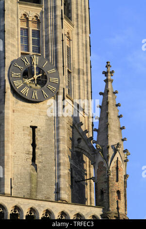 Le beffroi de Bruges. Vue depuis la Grand-Place. Bruges. Belgique. Stock Photo