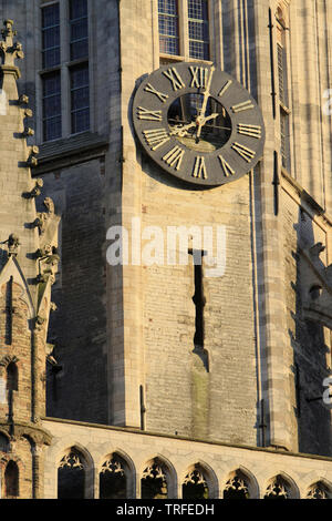 Le beffroi de Bruges. Vue depuis la Grand-Place. Bruges. Belgique. Stock Photo