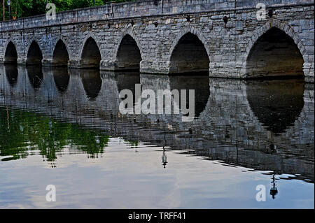 Clopton Bridge across the River Avon in Stratford upon Avon, Warwickshire is a grade 2 listed structure from medieval times. Stock Photo