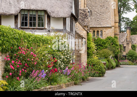 Thatched cottages in the Cotswold village of Stanton, Worcestershire, England, UK Stock Photo