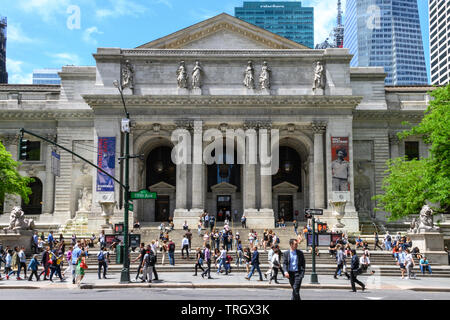 New York, USA,  21 May 2019. The main entrance of the New York Public Library in Fifth Avenue.   Credit: Enrique Shore/Alamy Stock Photo Stock Photo